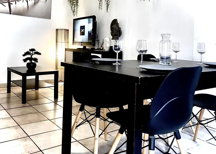 Calme Au Coeur De La Bastide St-louis アパート カルカソンヌ